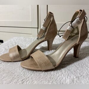 Textured Tan Heels NWT